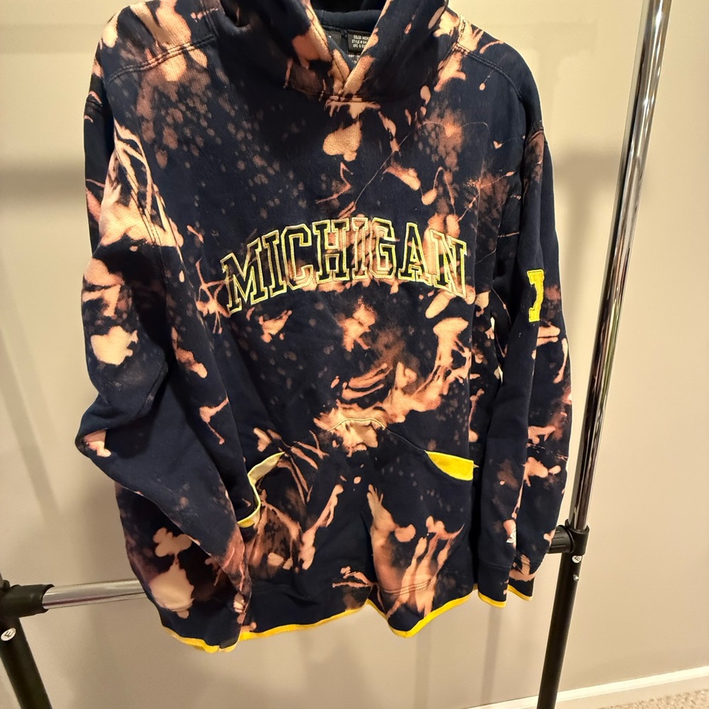 Up cycled university of Michigan STARTER Navy Tie-Dye Hoodie size L